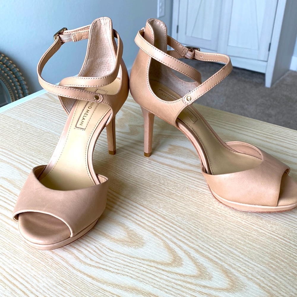 Beautiful nude heels!✨